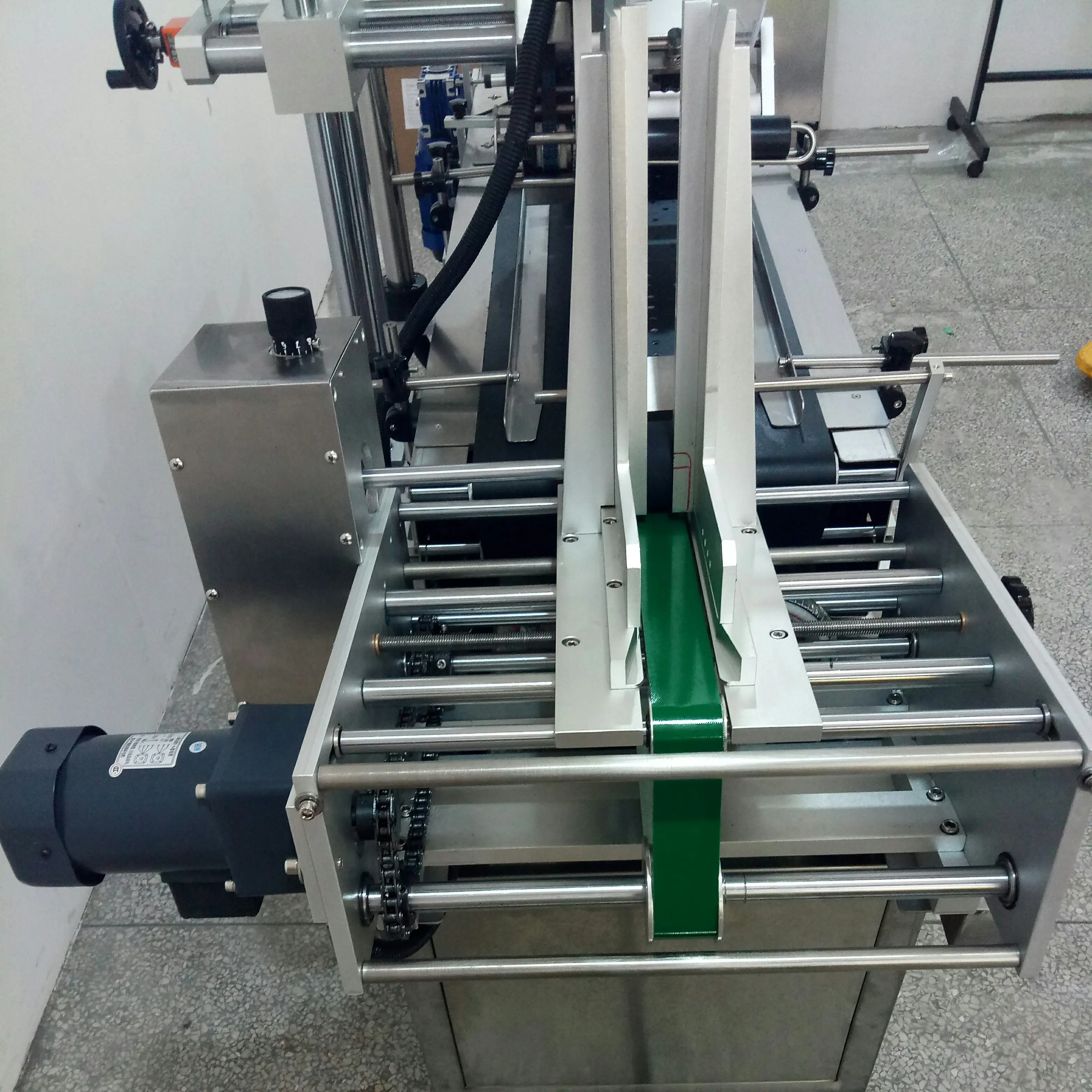 clothing hang tag labeling machine