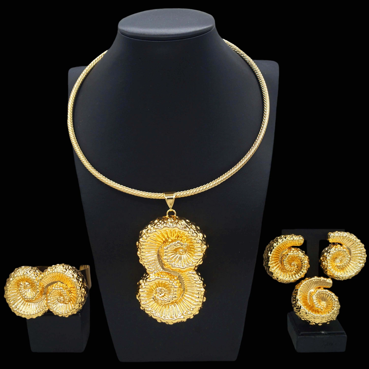 Zhuerrui new Dubai Luxury Jewelry Set Boutique Hollow brass 18K gold plated Ladies Charm Jewelry Bridal jewelry gift boxHK01622