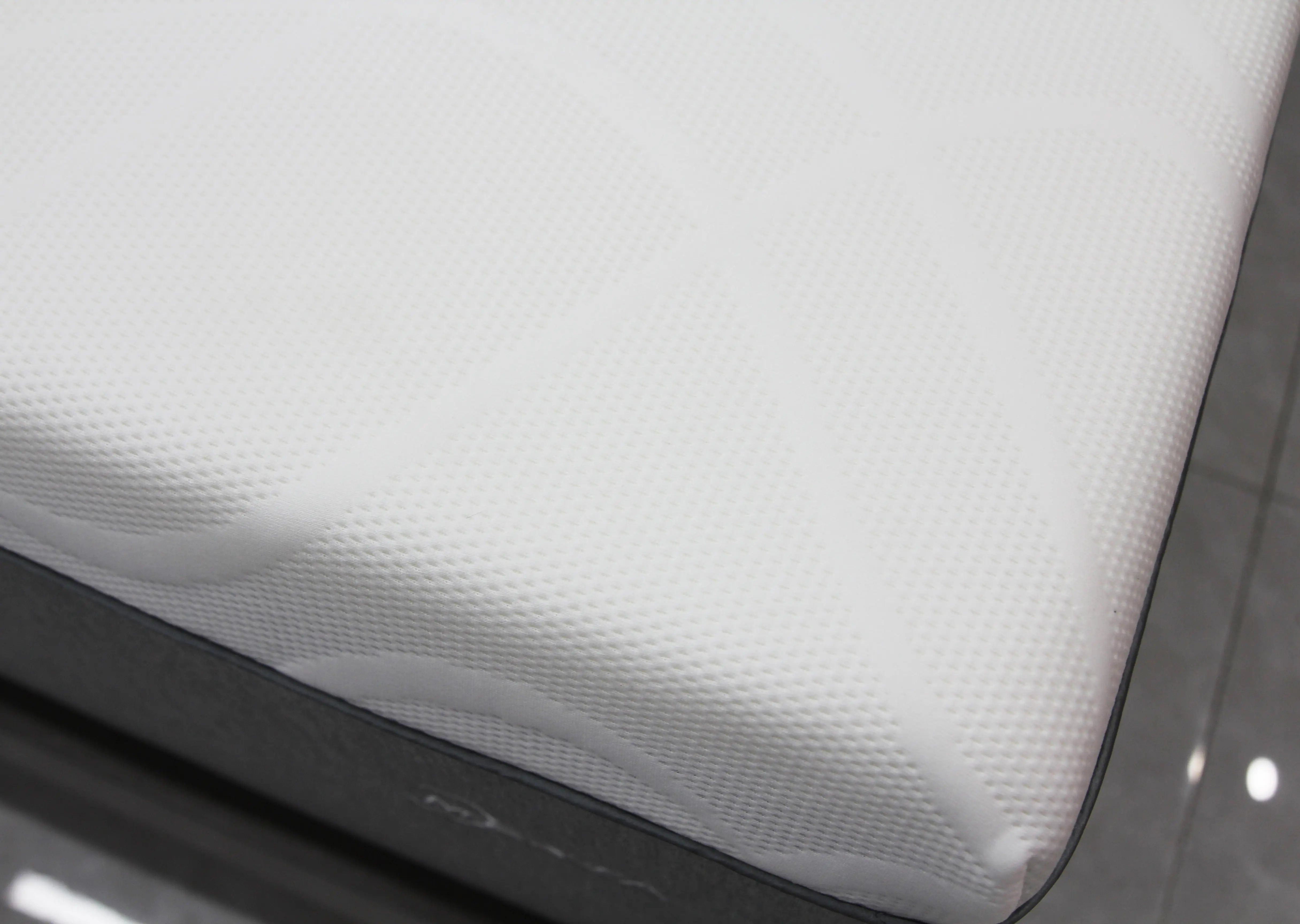Ergonomic Design Fabric Quilted with Dacron Foam Ripple Fiber Slow Rebound Memory Foam Mattress