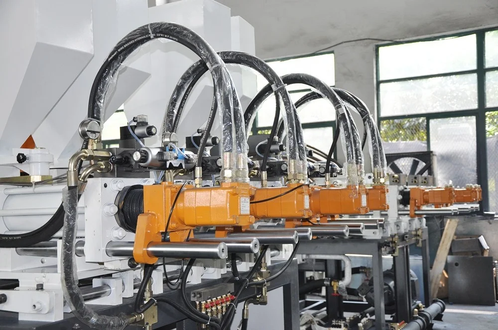 Automatic vertical TR/TPU sole injection moulding machine