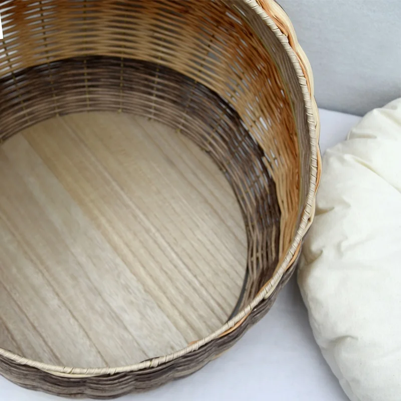 Wholesale Cheap Hand Made Plastic Rattan Luxury Pet Bed with Soft Cushion for Cats or Small Dog, weaving Wicker Basket Pet House