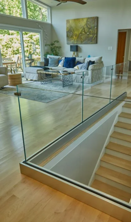 Minimalist Dream Home Glass Fence Aluminum U Shape Channel Profile Frameless Balustrade Glass Railing for an Open Concept Home