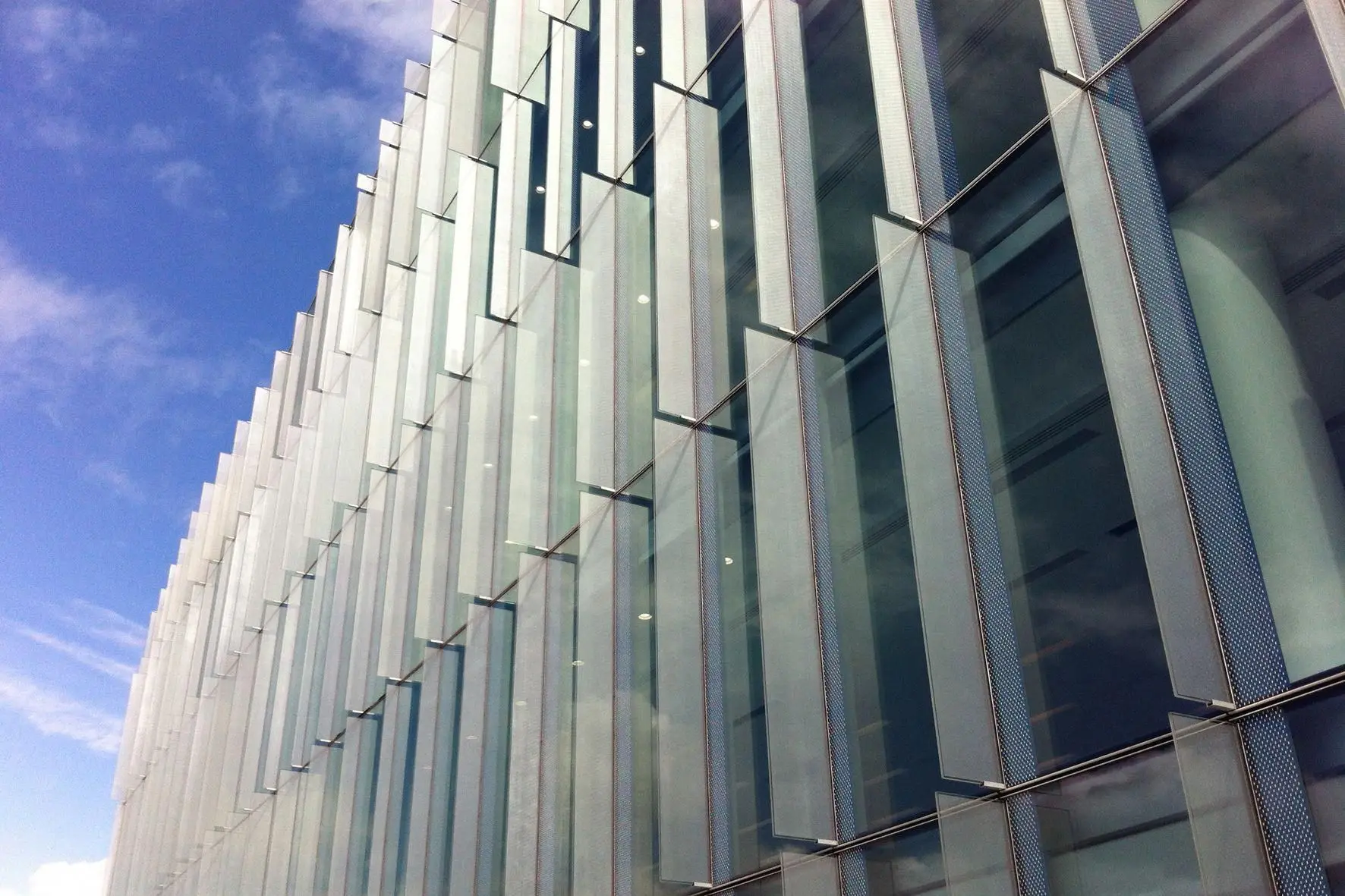 Drilling Milling Notching Grinding Polishing Functions Machine For Tempered Toughened Glass