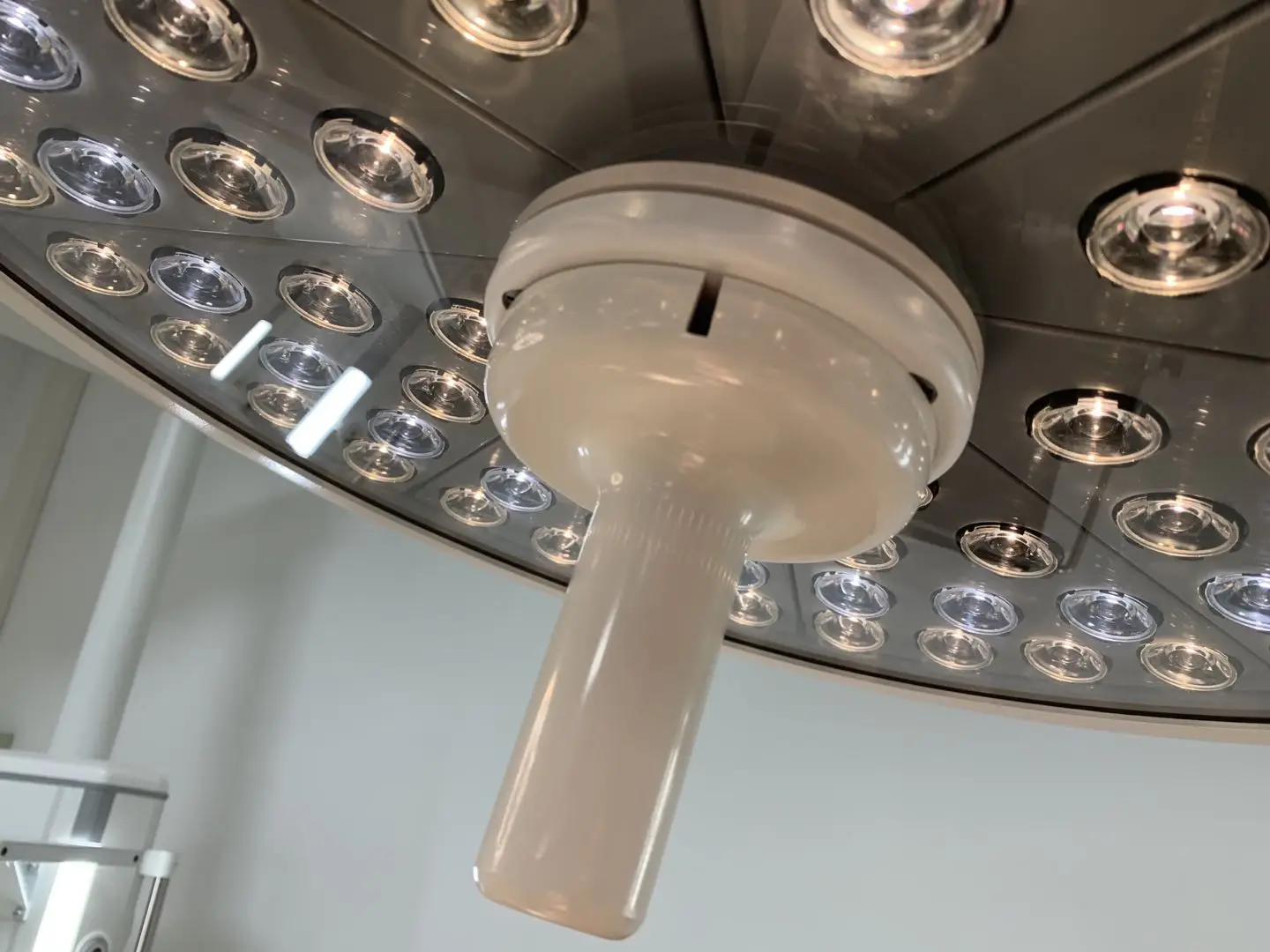 Wholesale Price  Single Head 160000 Lux Theater Room Light LED Shadowless Light Led Surgical Lights