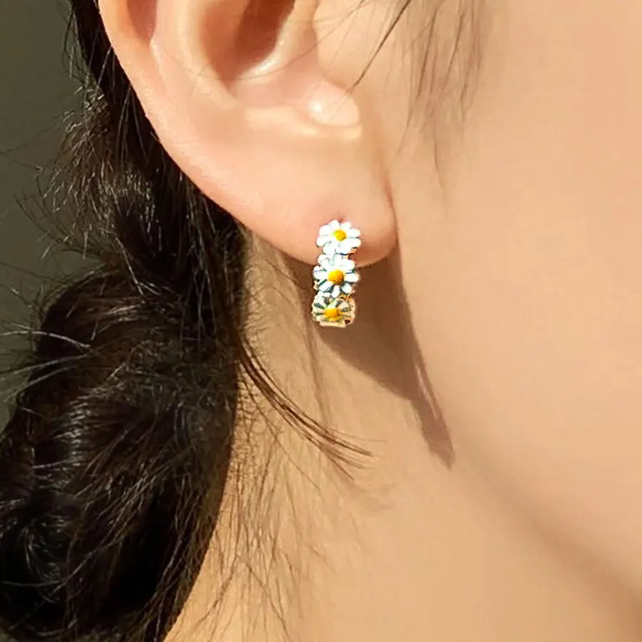 925 Sterling Silver White Chrysanthemum Hoop Earrings Trendy Enamel Daisy Flower Earrings for Women Wedding Party