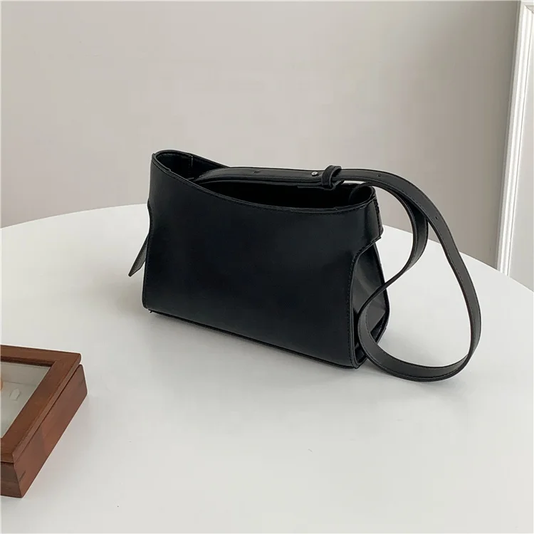 New design Fashion plain sling bag simple Korean style small crossbody bag PU leather shoulder bag for women