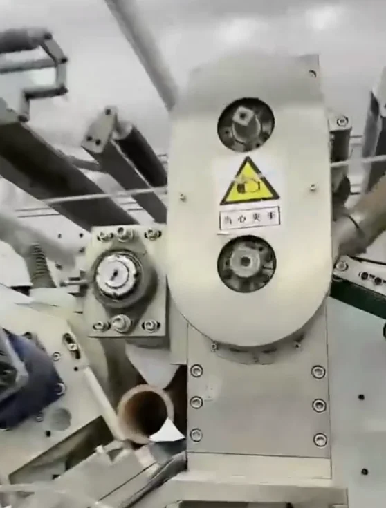 Full servo automatic diapers for adults making machine production line