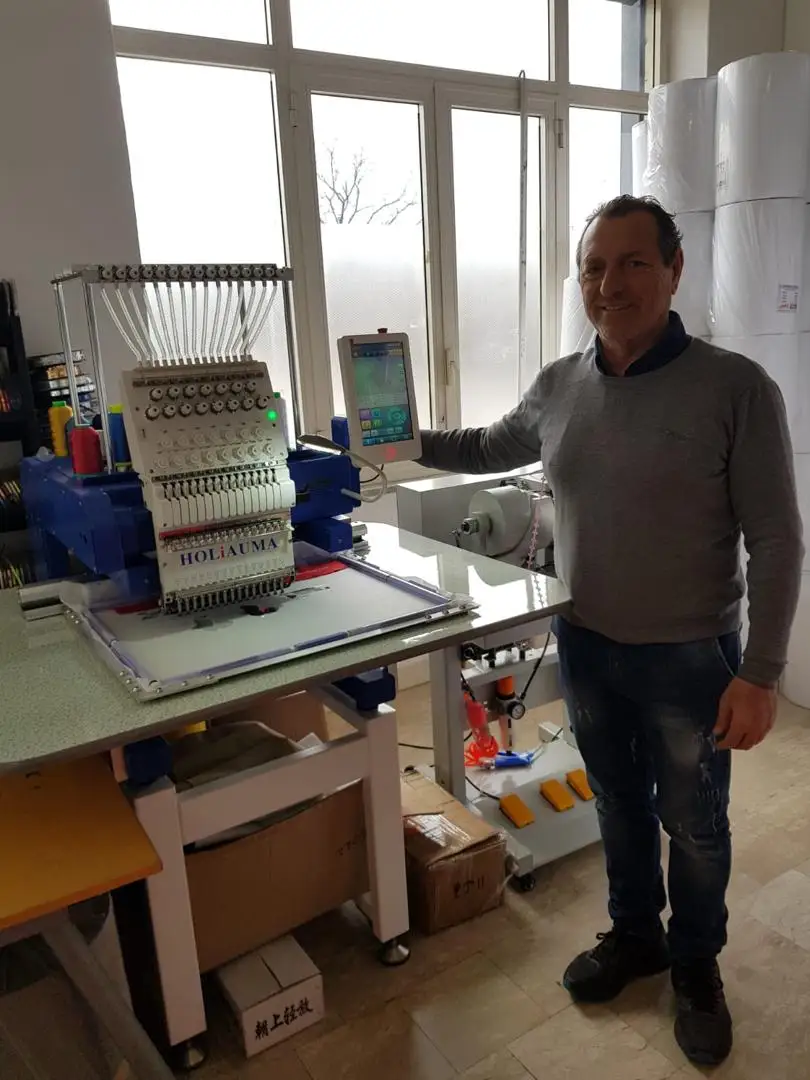 Футболка с капюшоном на плоской подошве 3D блесток Согласно одна осветительная головка для компьютеризированной вышивальной машины HO1501N 450*650 вышивальная машина