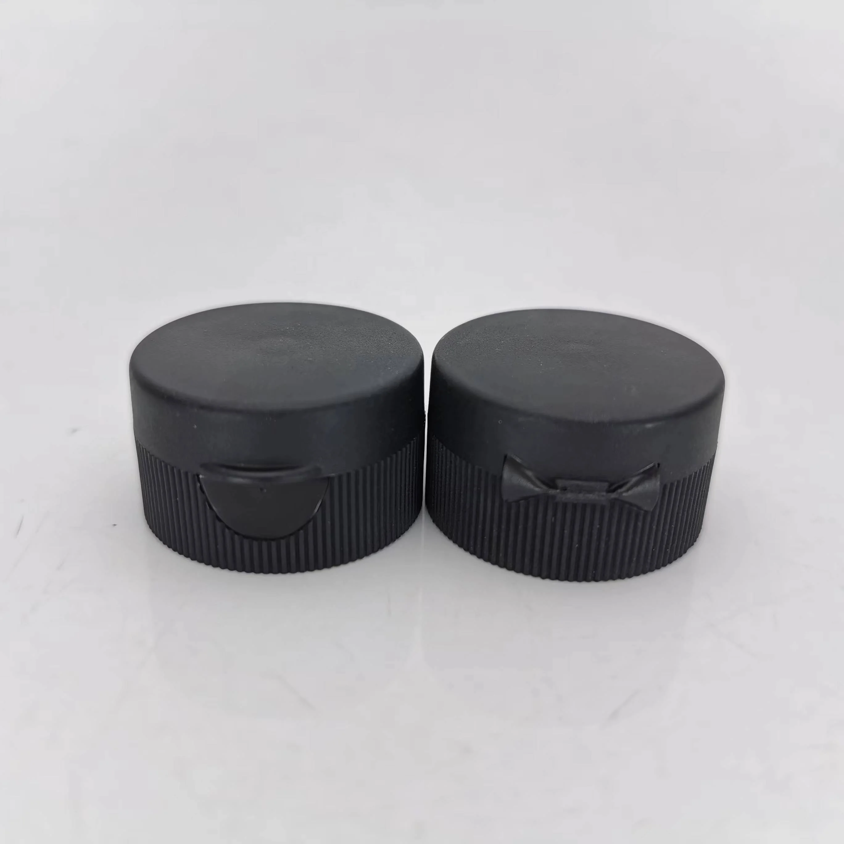 Toiletry product flip cap 28/400 matte top cover for cosmetic packing PP plastic flip top cap