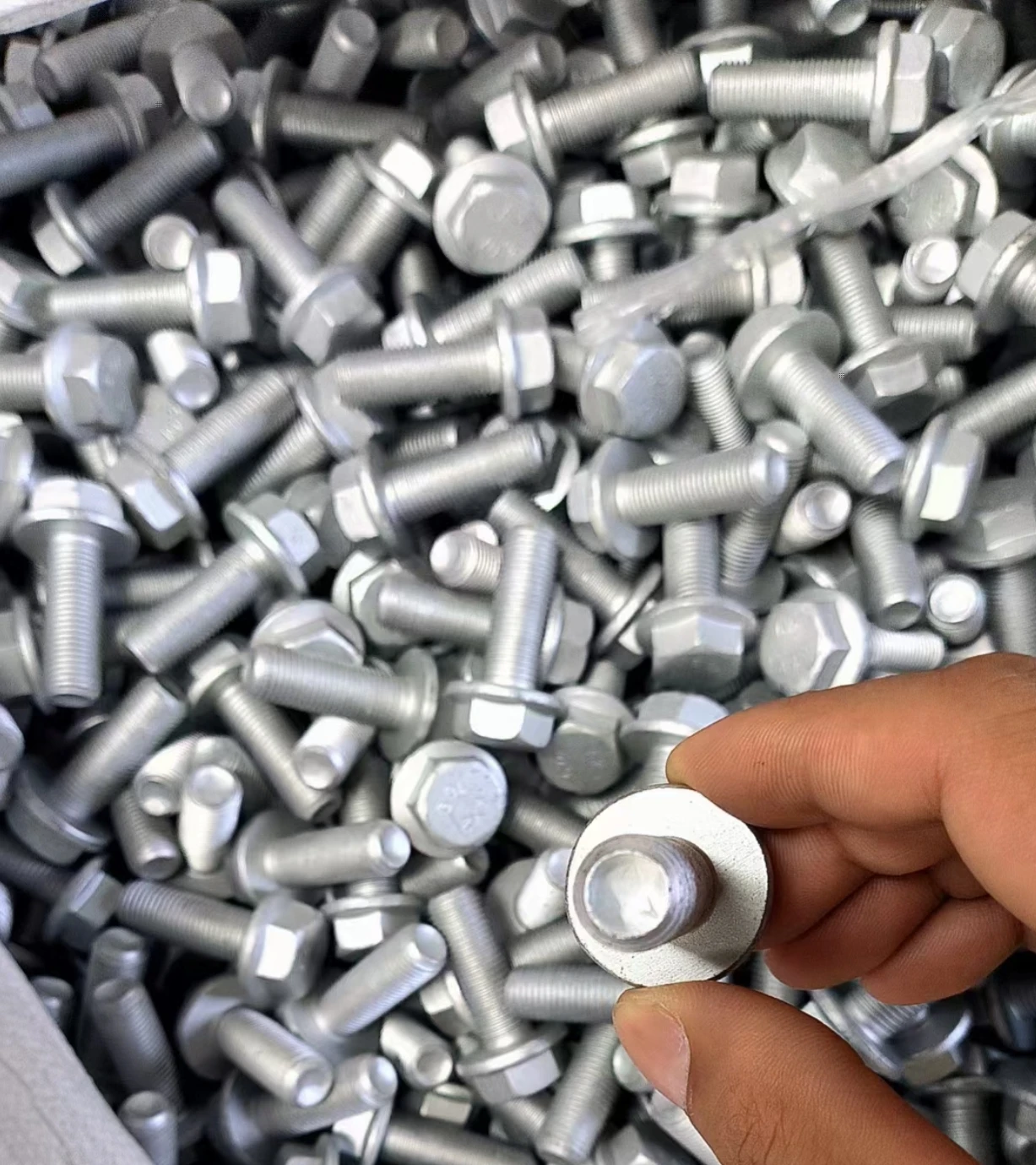 720 hours salt spray test dackromet frange bolt s ready for export.