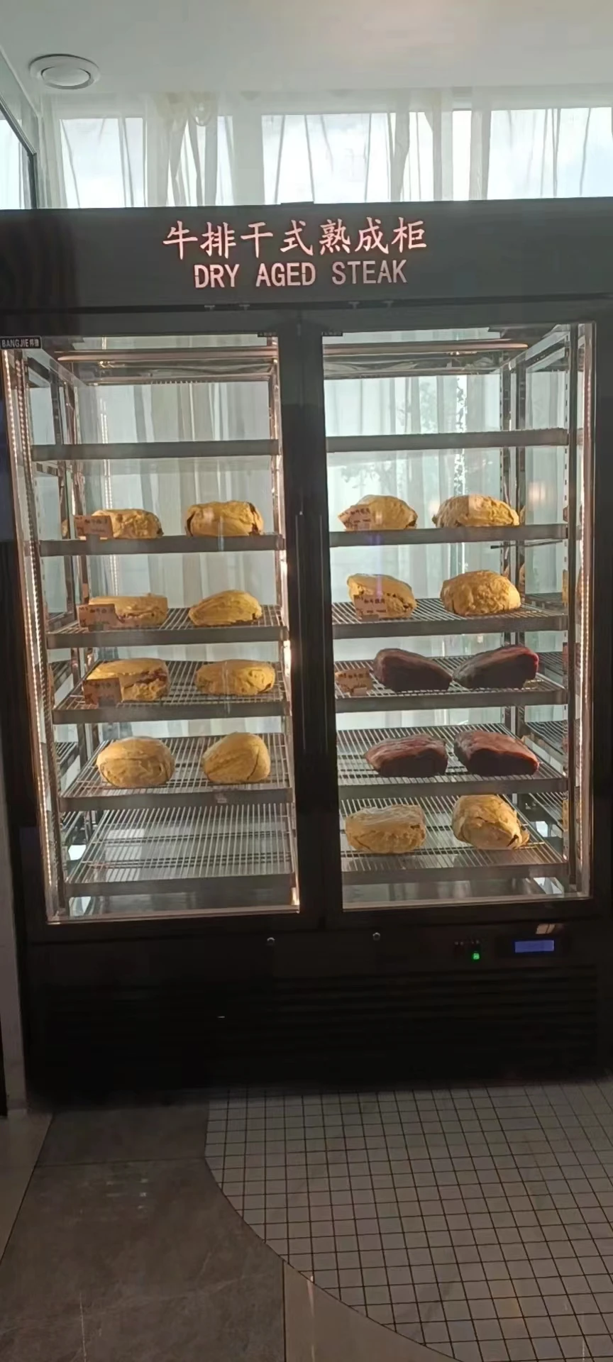 Шкаф для хранения говядины и мяса