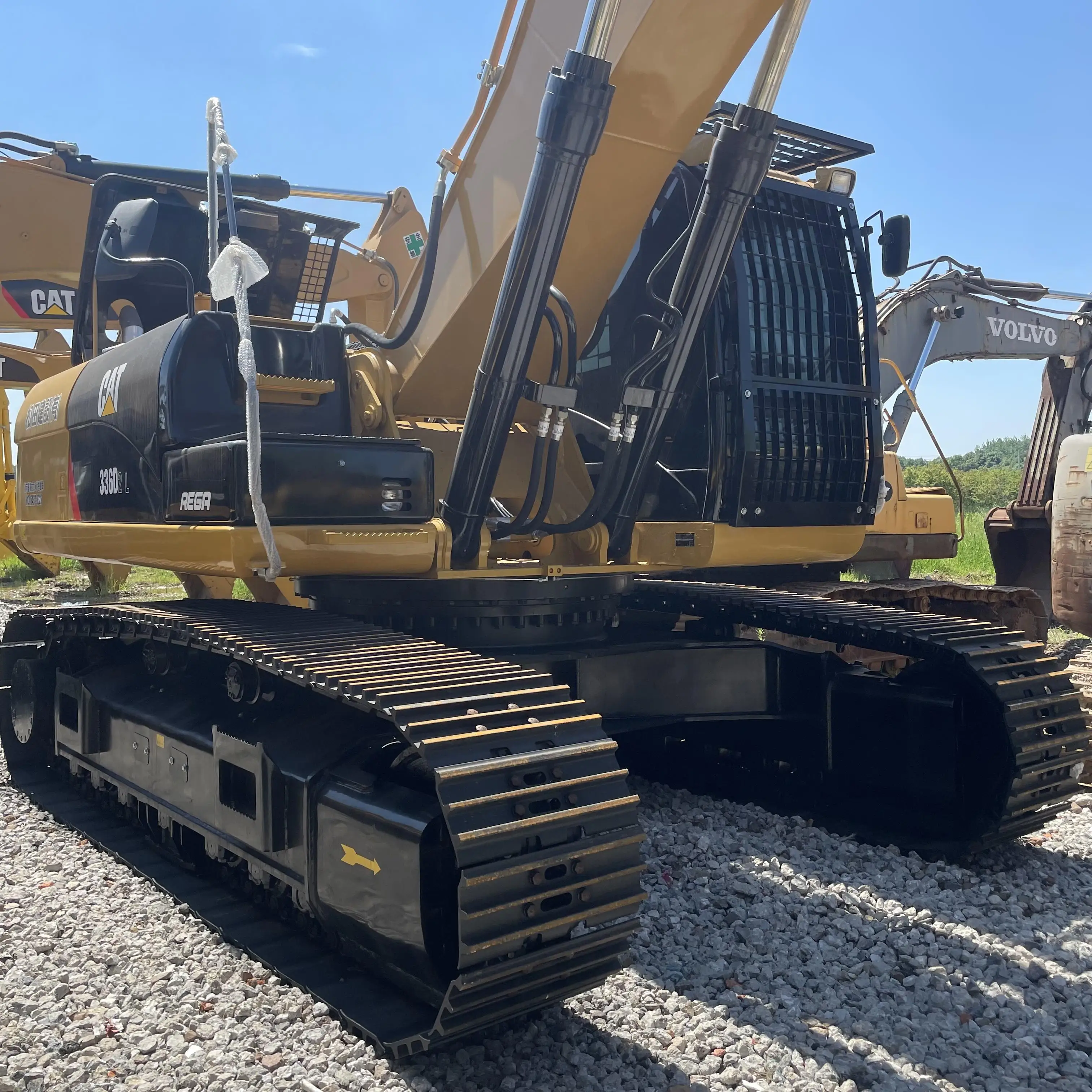 Б/у Caterpillar CAT336D2L по низкой цене высокая мощность стабильная производительность и хороший двигатель для продажи