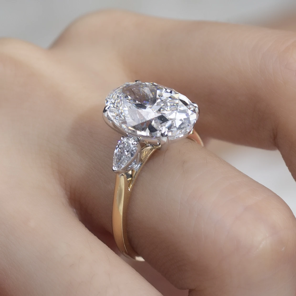 Messi Jewelry Three Stone Engagement Ring Customized 18K 6CT Oval IGI Lab Diamond Ring Wedding Ring for Women