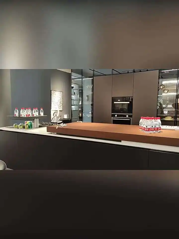 Vermont Design Popular Dressing Window Louvered Nordic White Walk in Clothes Wardrobe Cabinet