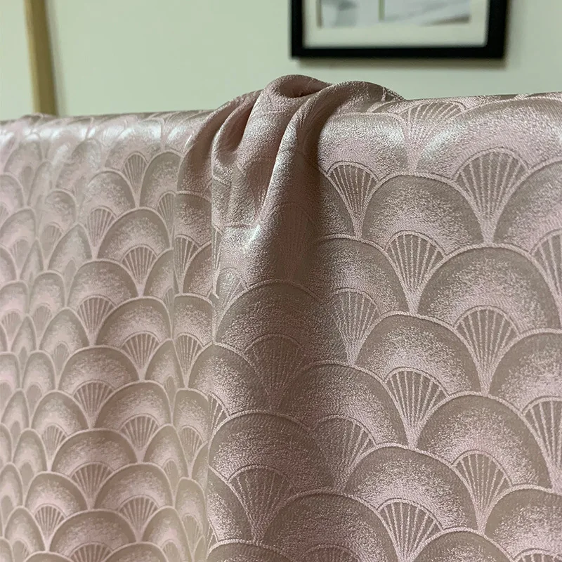 22 Momme Silk Scalloped Jacard Designer Fabric 70% Mulberry Silk 30% Viscose Silk Soft Sambo Satin Jacquard Fabric