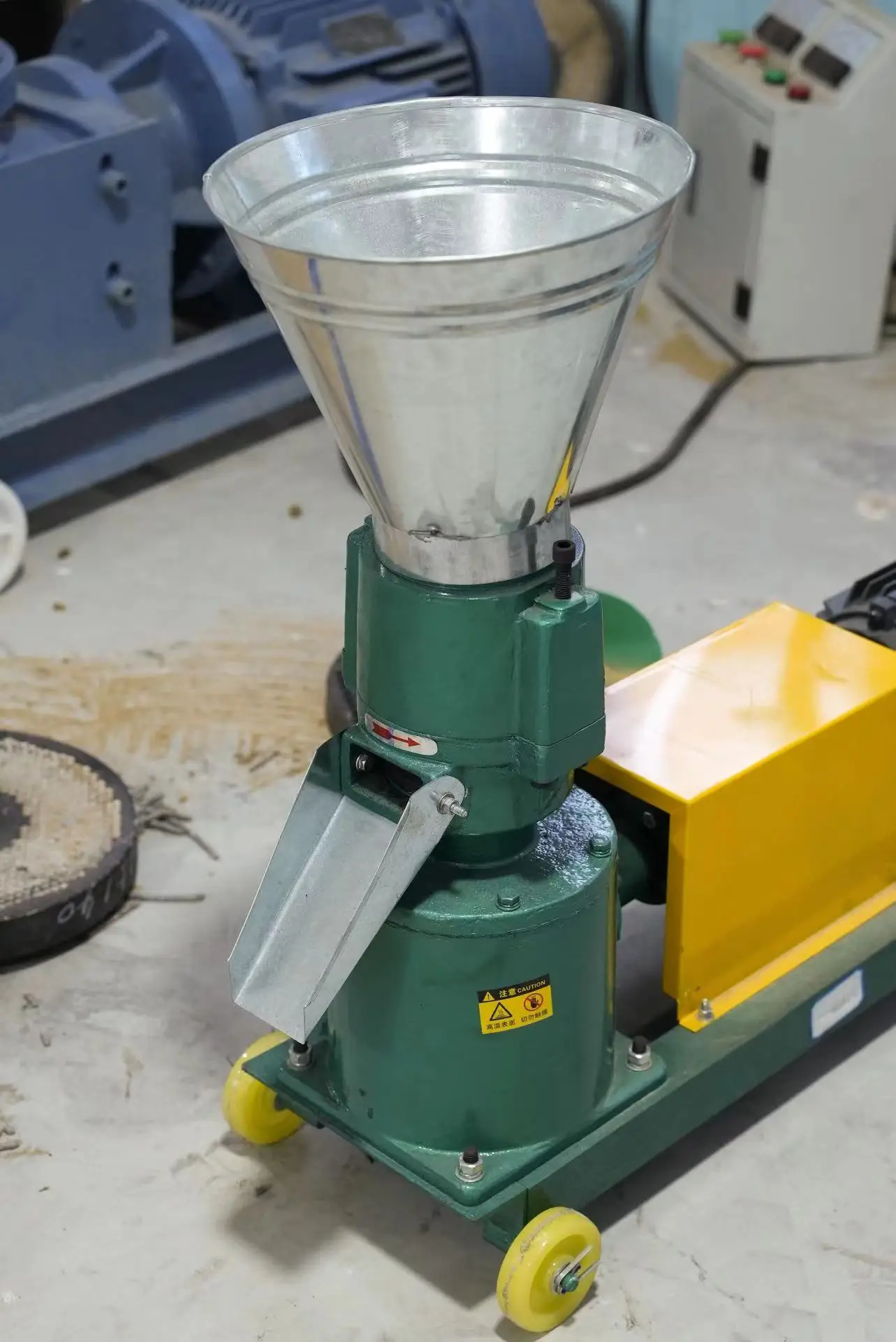 150kg/h High Quality Feed Pellet Machine to Make Turkey Food feed granulator