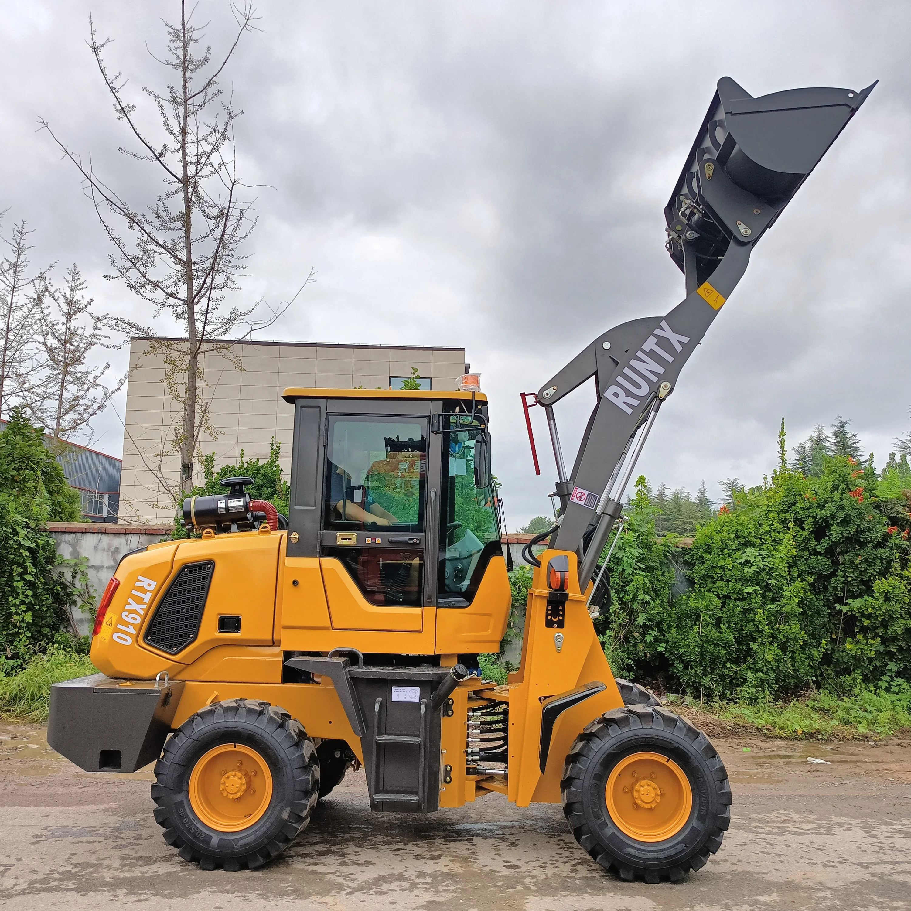 RUNTX China Mini loader articulated 1 ton 1.2 ton Optional quick hitch wheel loader for sale