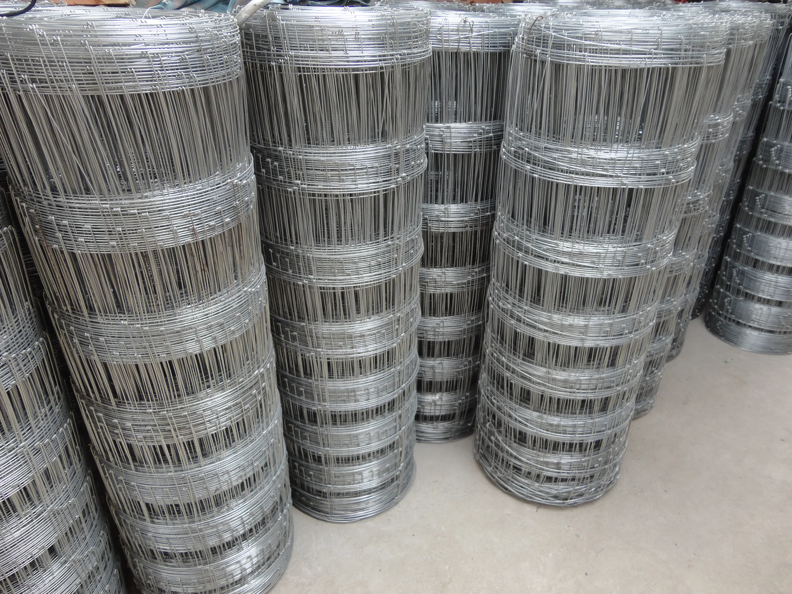 1.8m Tall Galvanized Cattle Wire Fence Farm Field Fence in Rolls