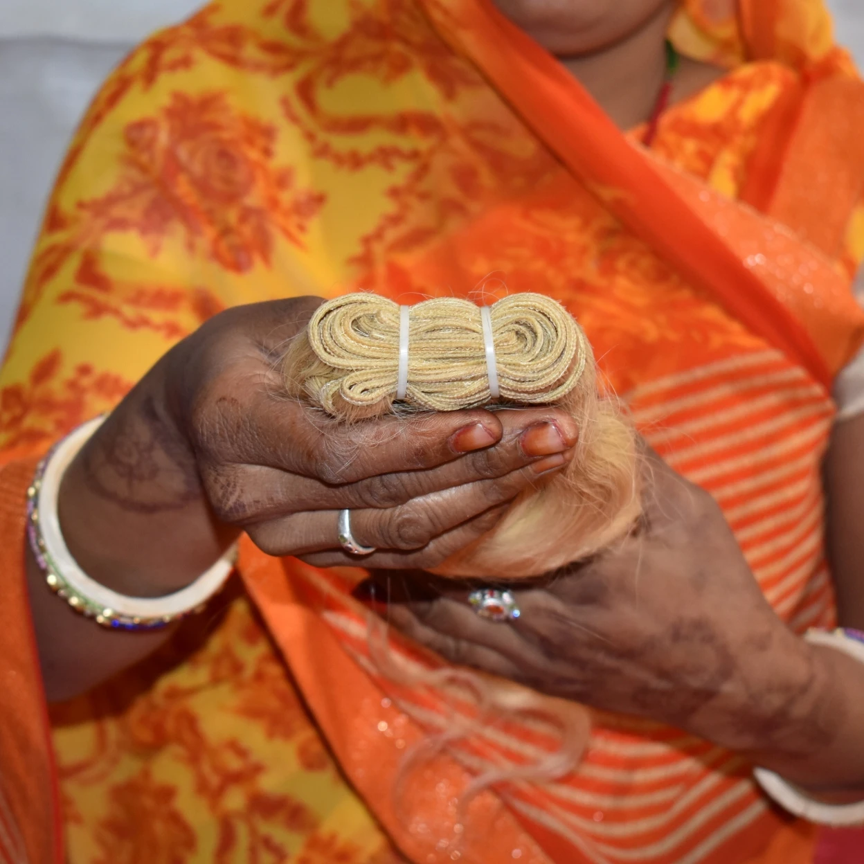 Wholesale Cuticle Aligned Raw Malaysian Bodywave blonde 613 genius weft wigs for black women human hair