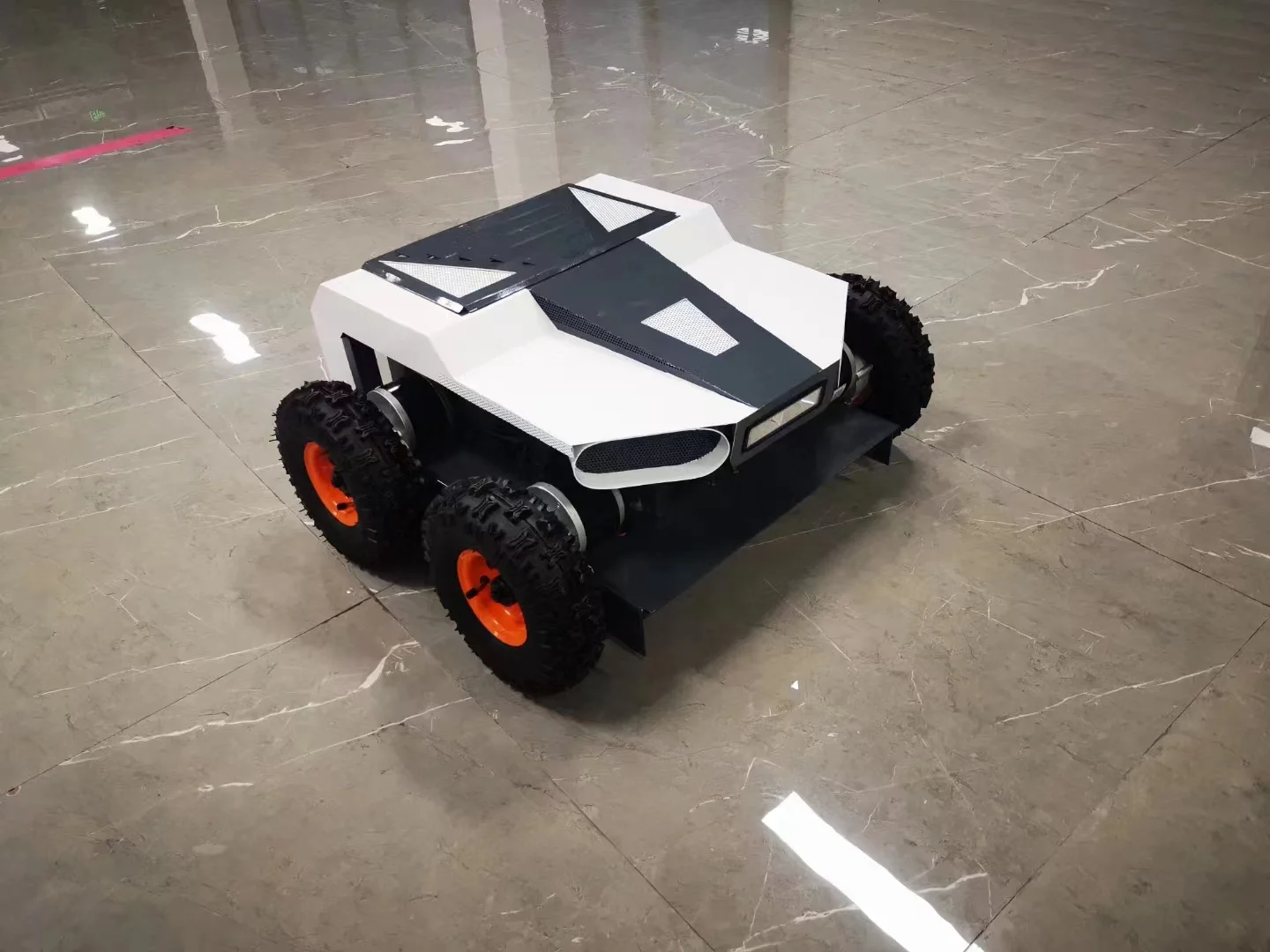 Автоматический робот-газонокосилка с