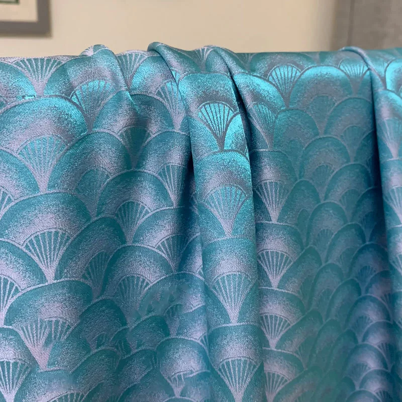 22 Momme Silk Scalloped Jacard Designer Fabric 70% Mulberry Silk 30% Viscose Silk Soft Sambo Satin Jacquard Fabric