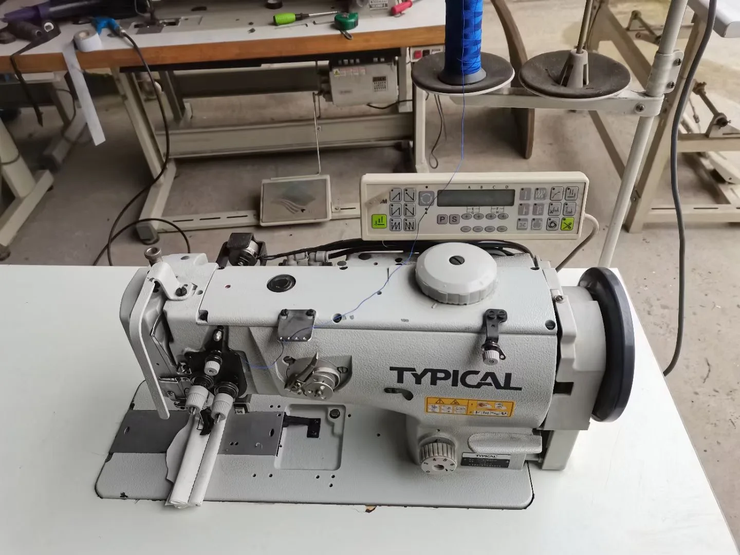 Second Hand Typical 20665 Direct Drive Single Needle Sewing Machine Three Synchronization Computer Sewing Car Leather Seat