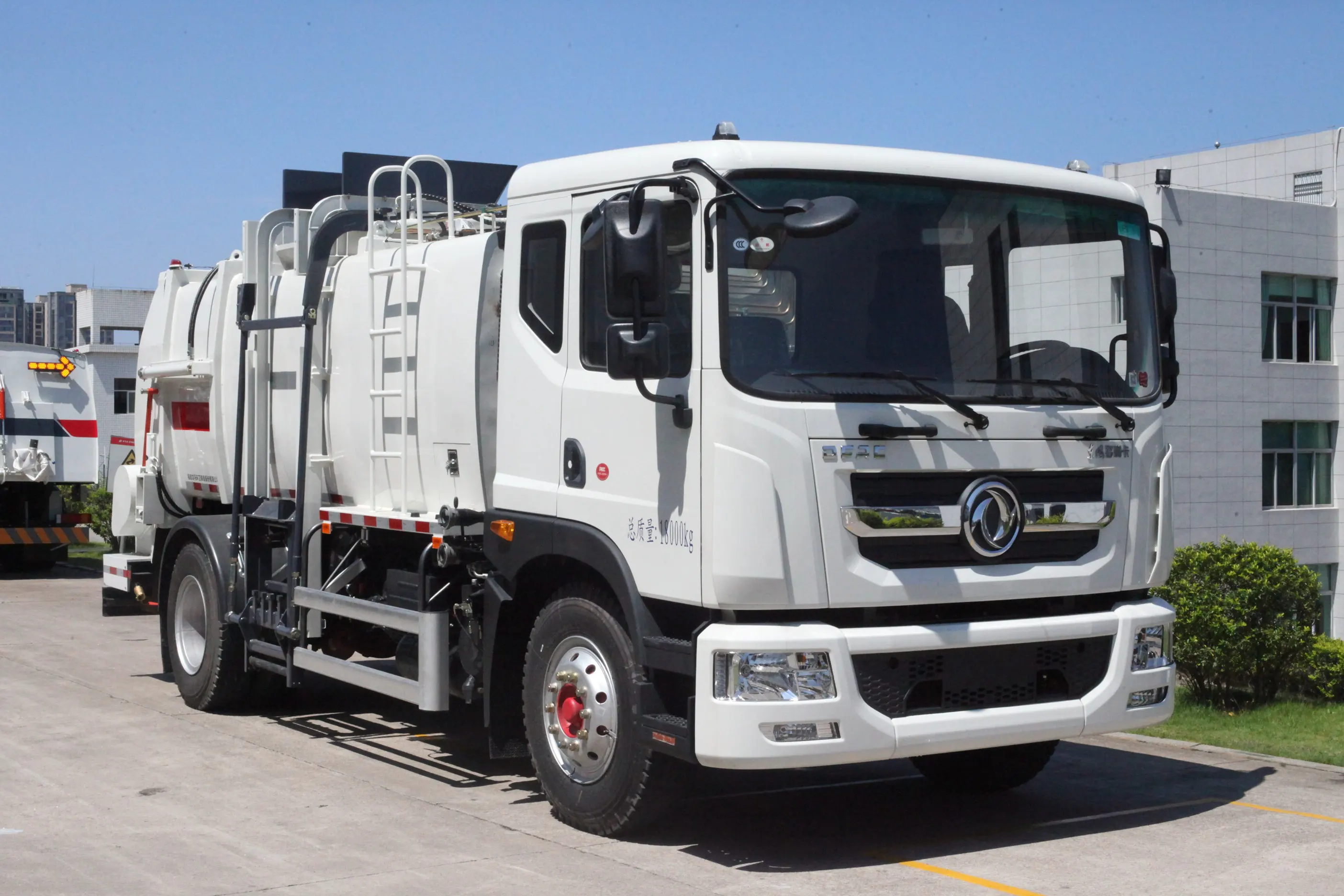 FULONGMA FAW Automated Side 18T Waste Loader 18000kg Garbage Car Compactor Trash Truck