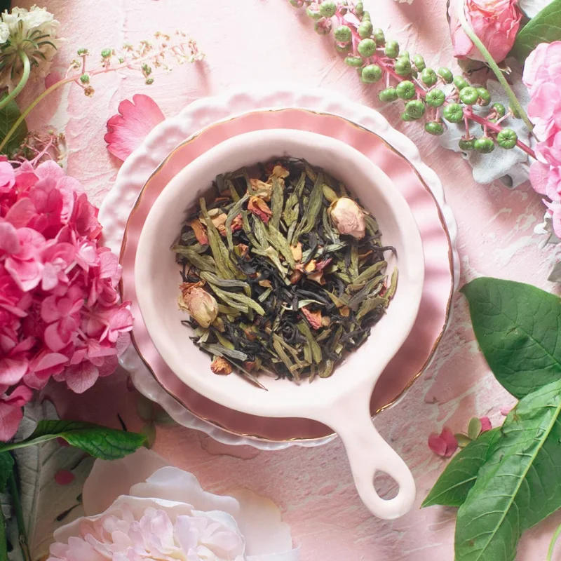 OEM  Floral fragrance wholesale of Chinese rose strawberry black tea green tea blended with fruit flavored tea  Detox