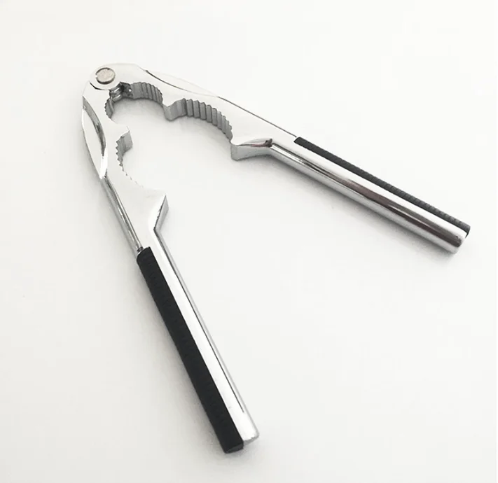 DFT61 New high quality kitchen home tools Zinc alloy nuts cracker with ABS handle cover