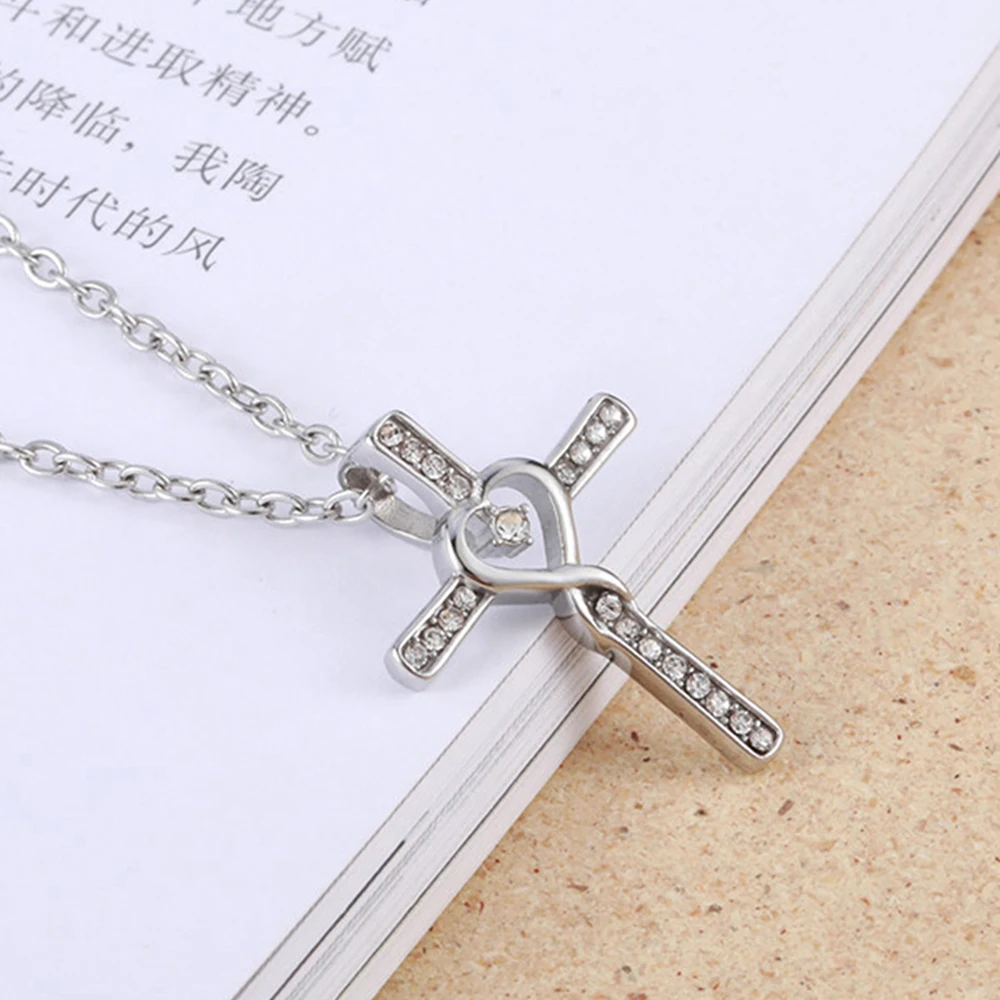 2024 Trendy Waterproof Good Quality Fine Polished Heart with Zirconia Cross Pendant Iced Out  Diamond Pendant for  Men Woman
