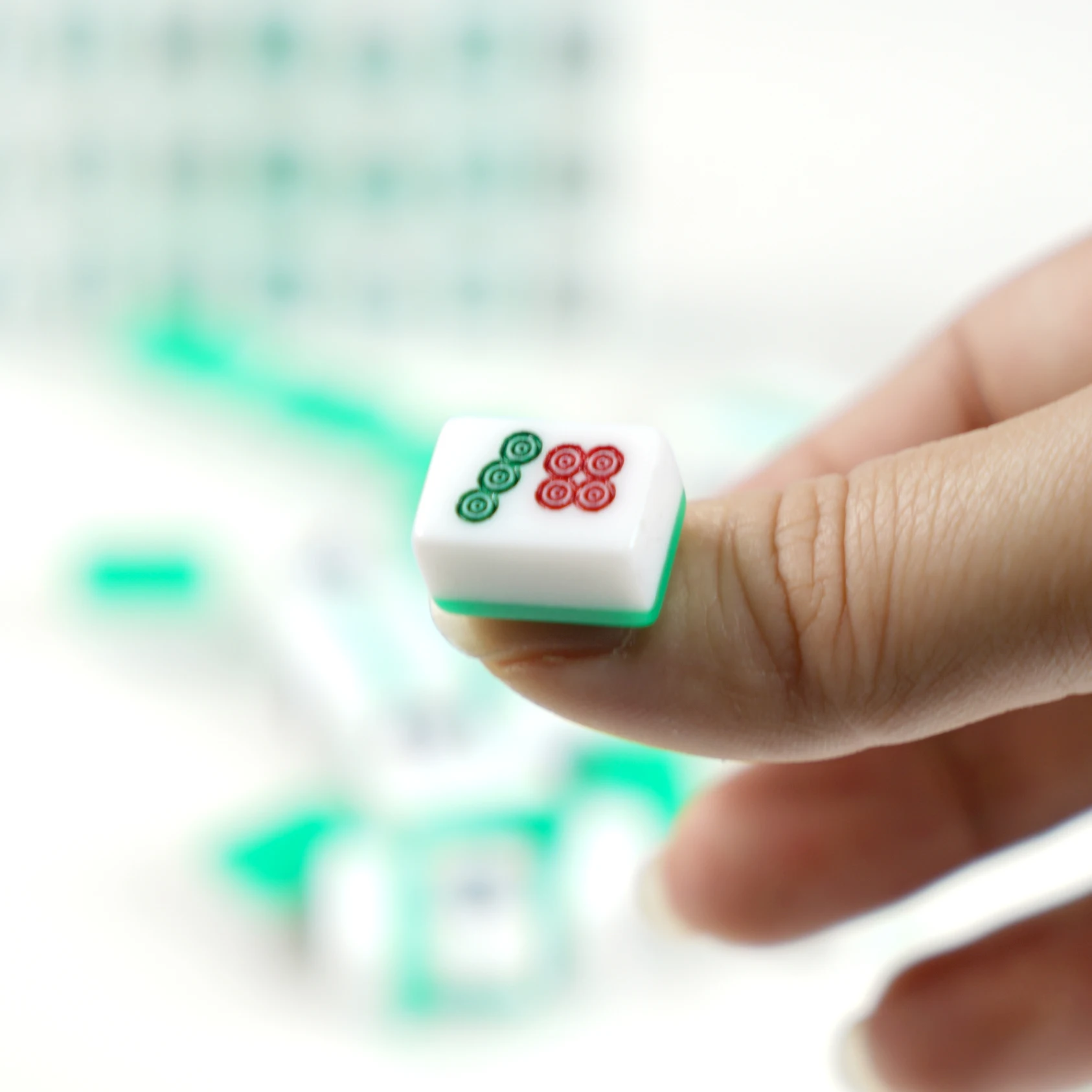 Green Mini American Travel Mahjong Game Tiles Scratch-Resistant Acrylic Traditional Chinese Style Mahjong Jeu Tiles Set