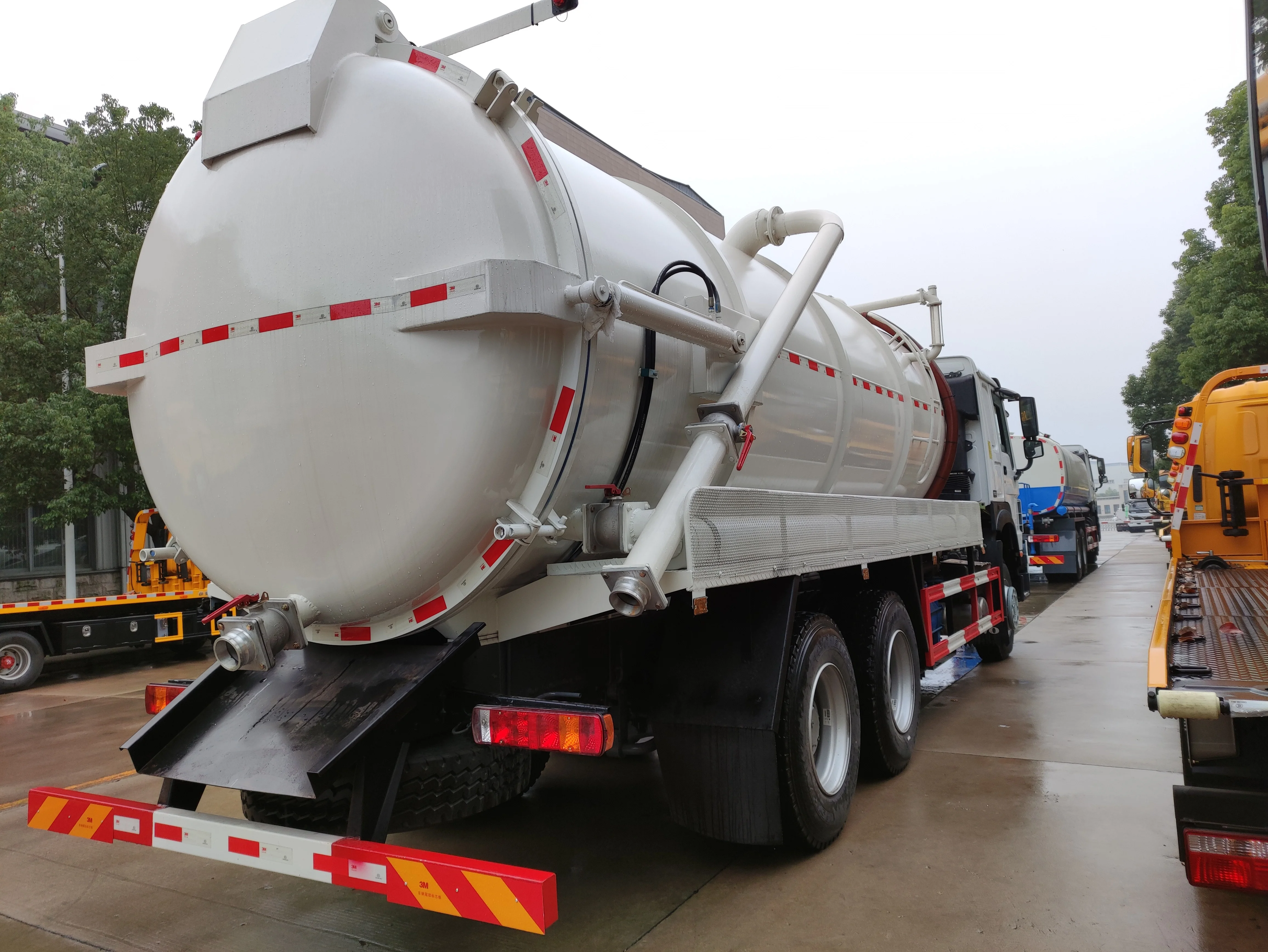 Sinotruk HOWO 6x4 20000L Vacuum Sewage Suction Truck 20 Tons Sewage Truck