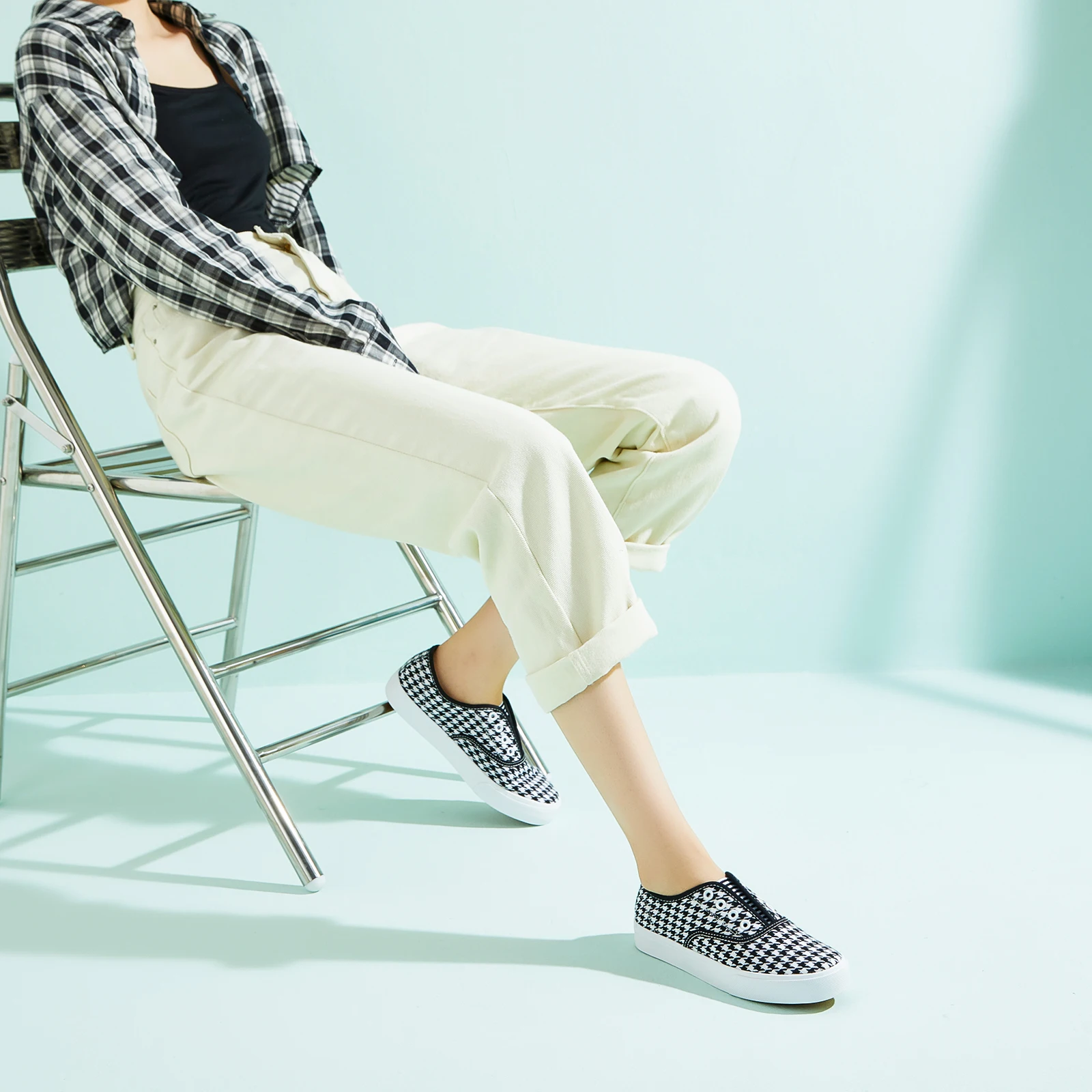 Hot Sale Plaid No Shoelaces Slip on Canvas Shoes Classic Round Toe Elastic Band Canvas Sneakers Shoes