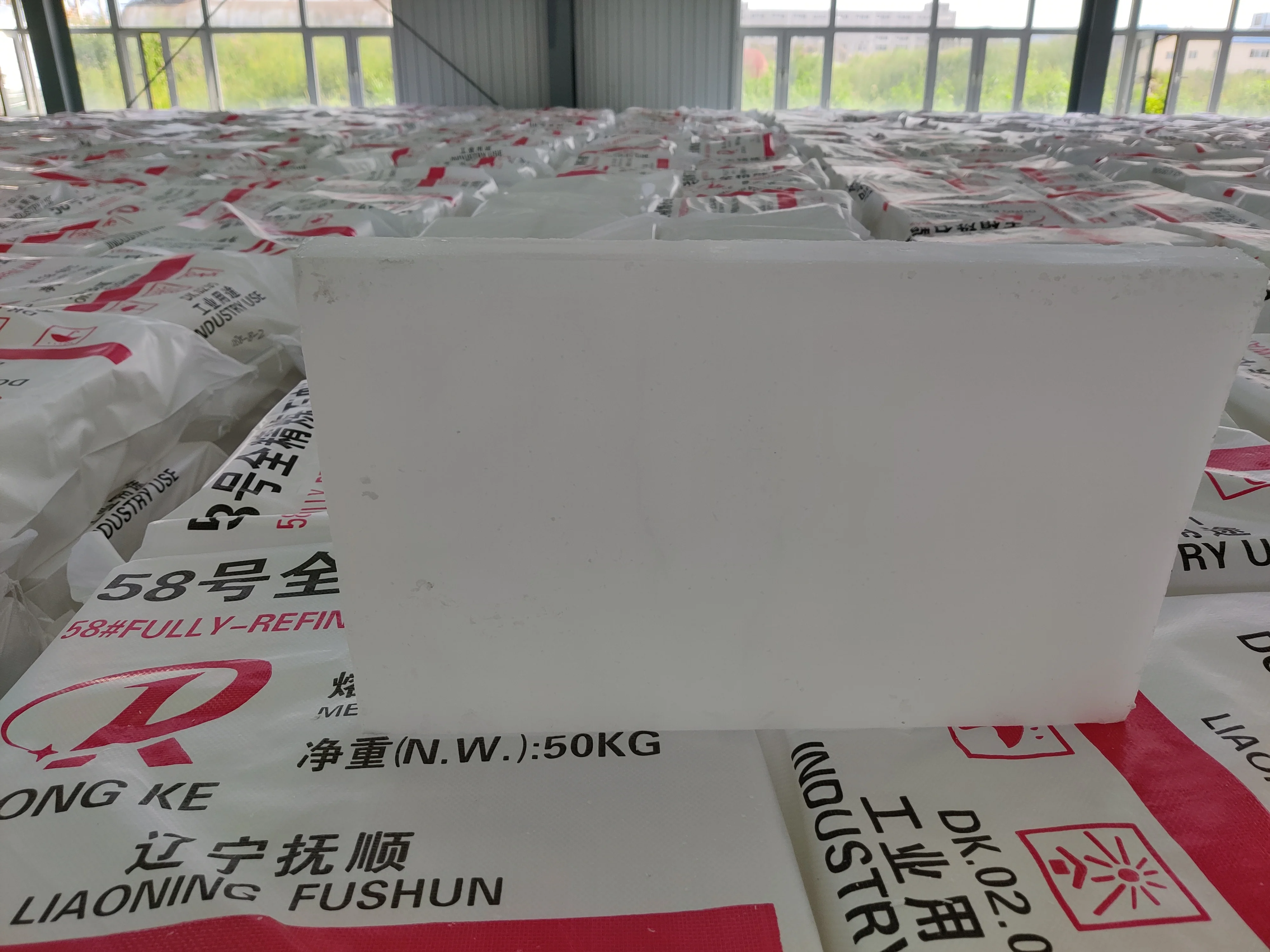 Factory price FULLY refined paraffin wax kunlun brand 52 54 56 58 60 64 66 parafina paraffine