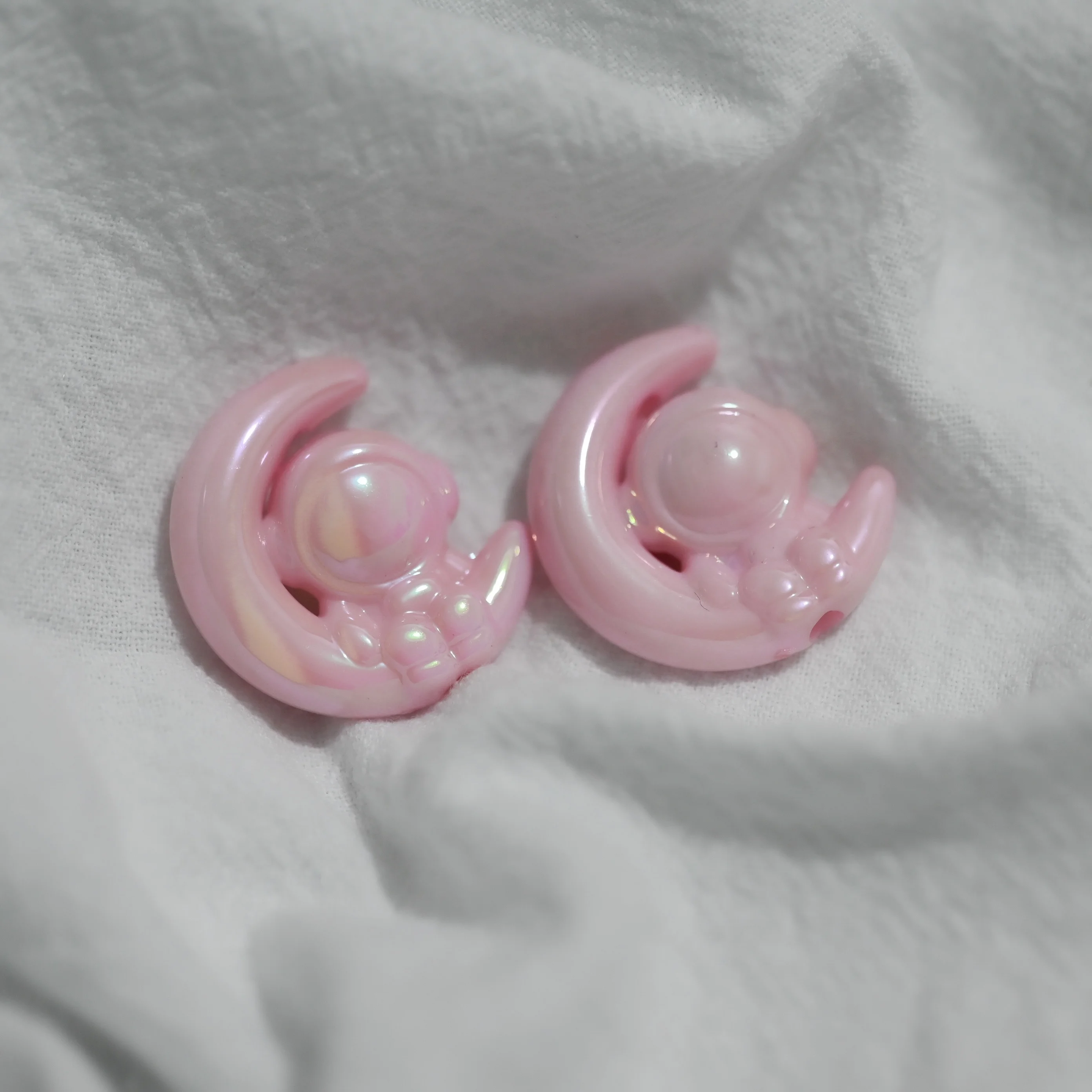 Acrylic cartoon astronaut moon landing alien bead vertical hole bead pendant DIY hand-painted bead pen car hanging accessory