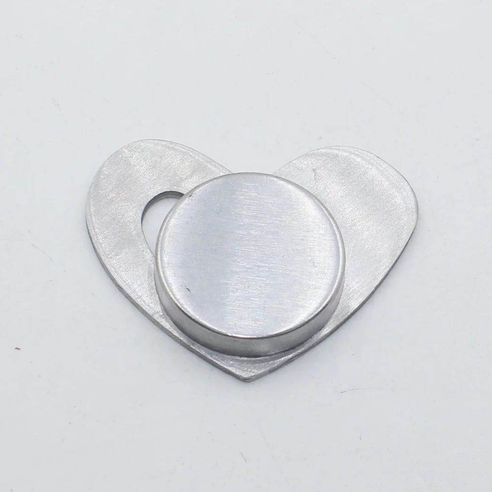 Wholesale adjustable cheap price hotel home magnet pendant stainless steel metal table cloth clip
