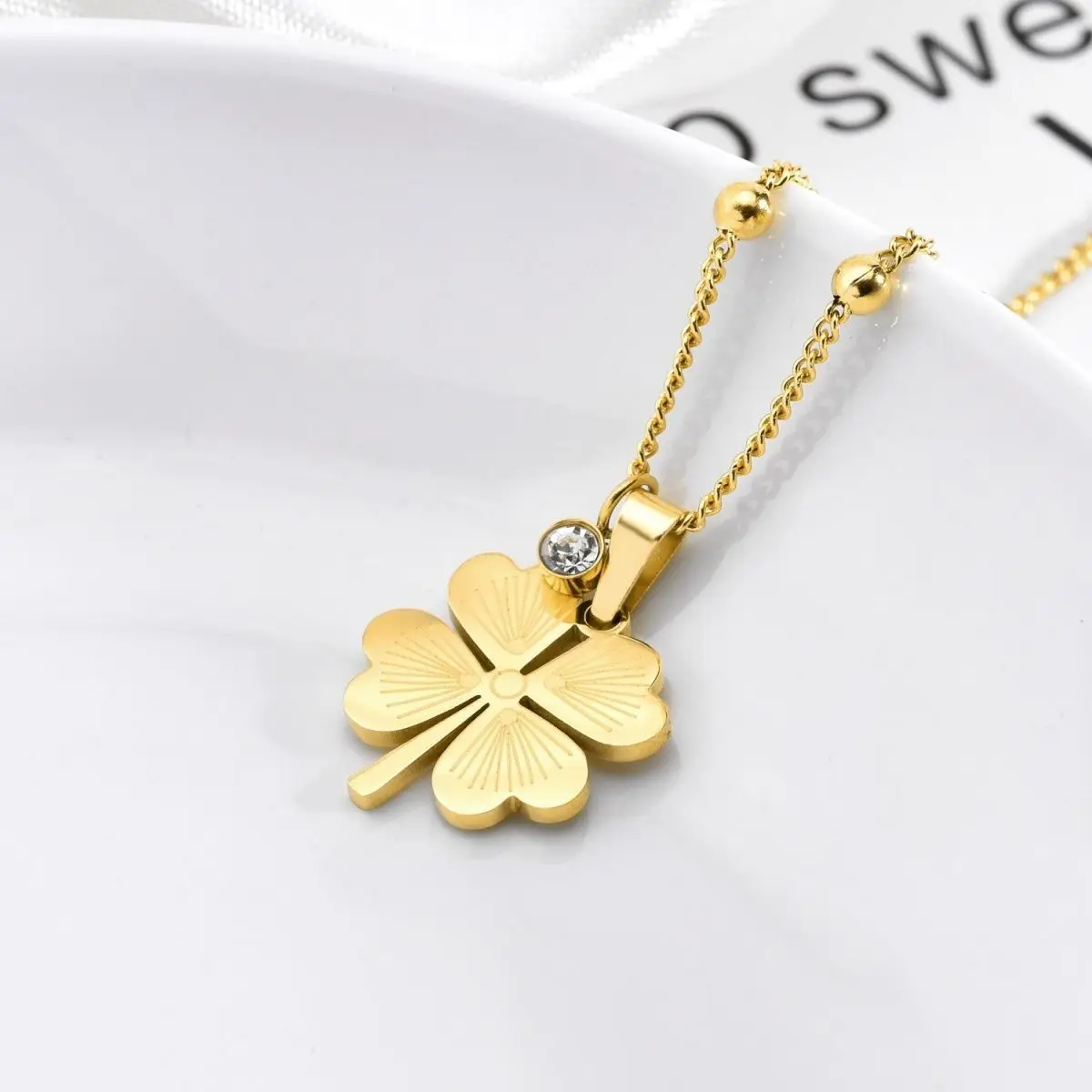 High Quality Non Fading Titanium Steel Four Leaf Clover Zircon Pendant Necklace For Women Party