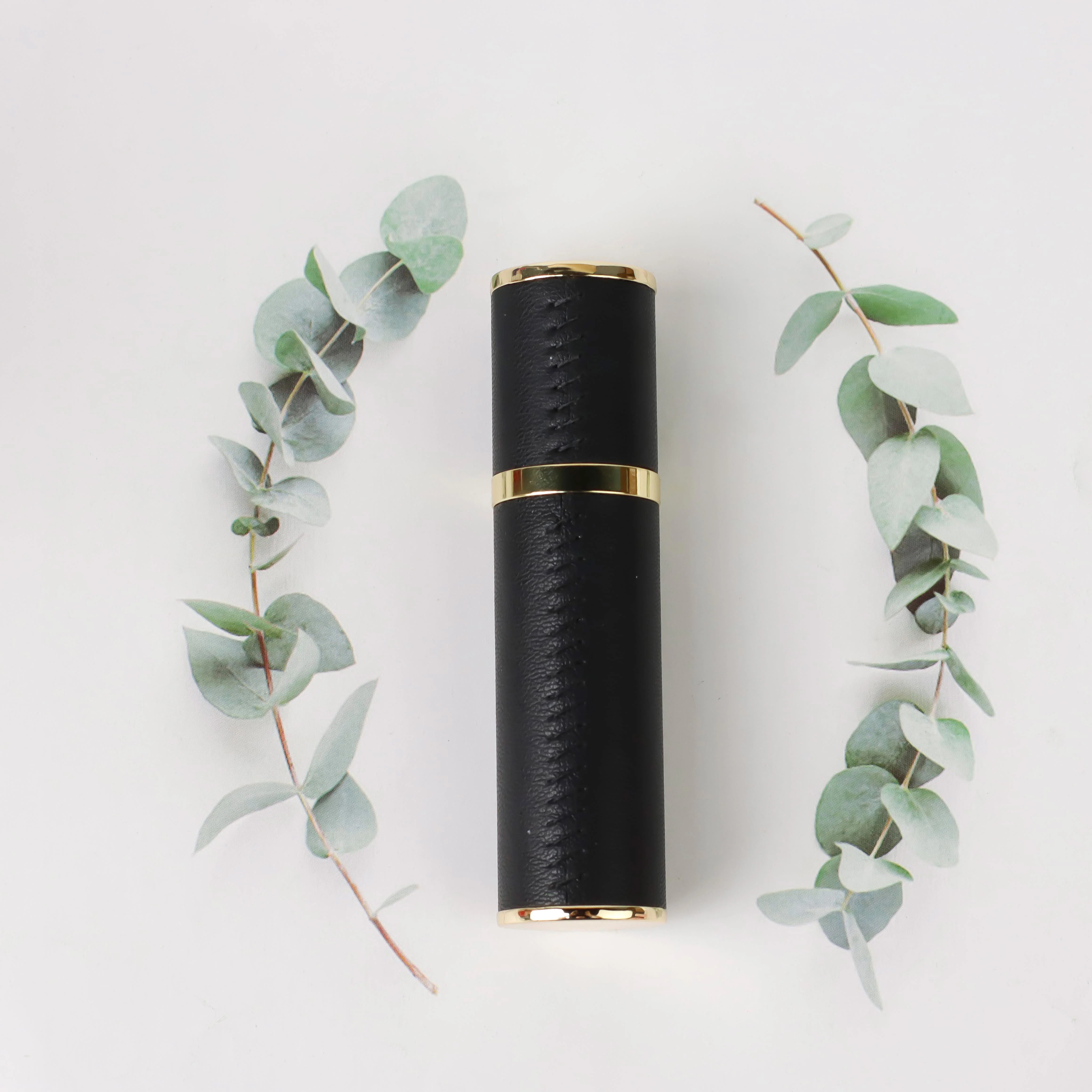 Customized Logo Leather Shell Case Luxury Travel Comfrey Spray Bottle 5 ml 10 ml 15 ml 20 ml Cologne Fragrance Atomizer