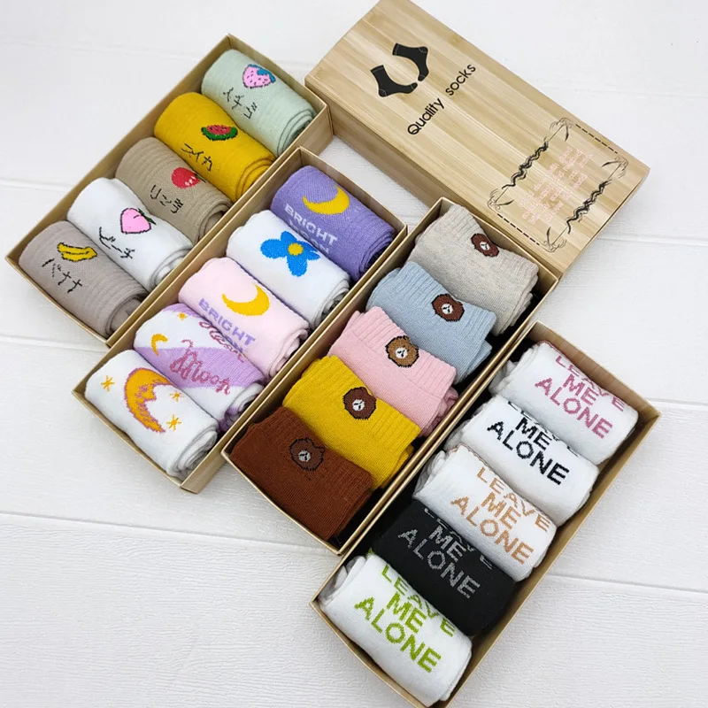 Изготовленные на заказ дизайнерские жаккардовые носки с вышивкой в коробке с буквами женские носки