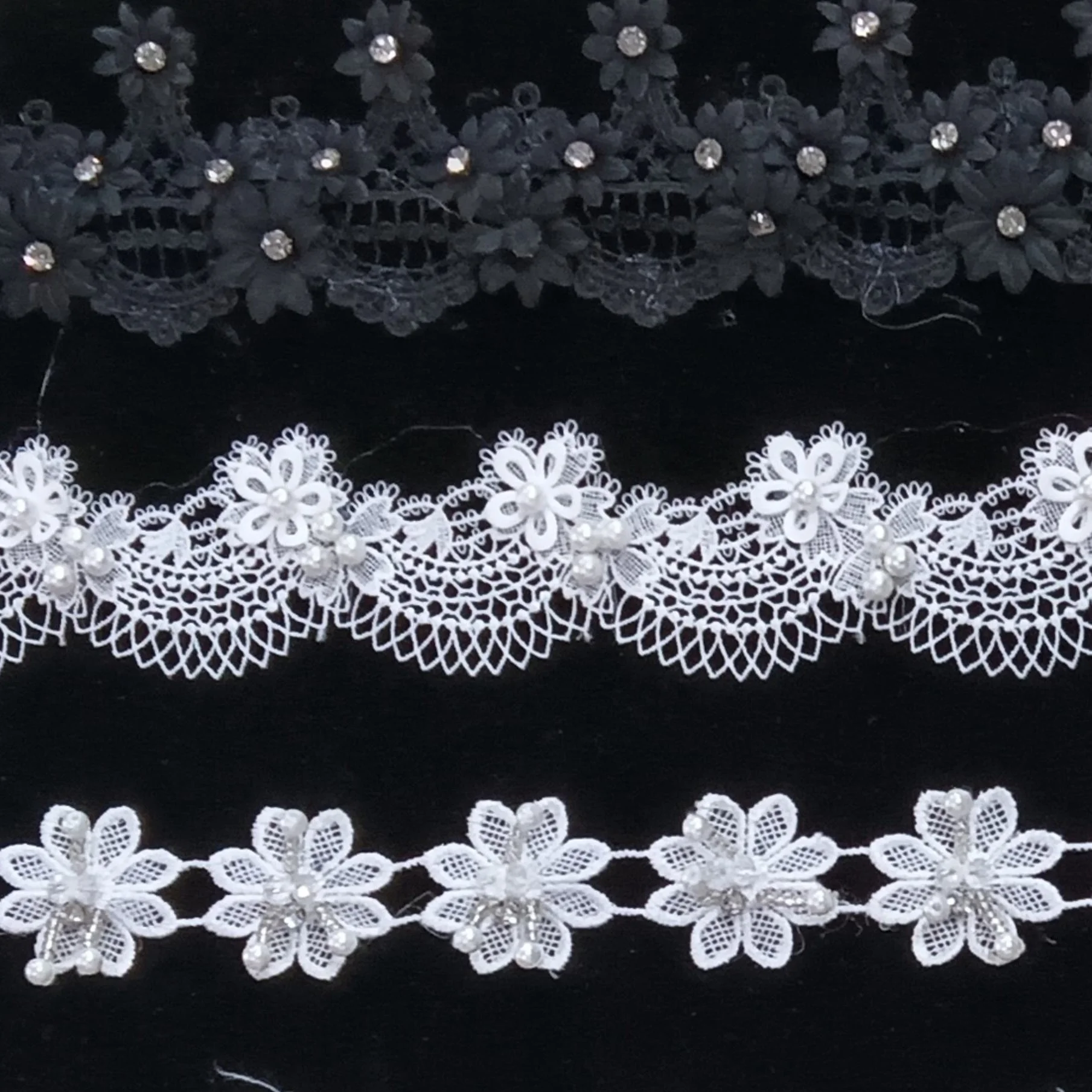 Encajes y cintas wholesale OEM 3d chiffon flower with crystal rhinestone big wave lace trim 3d beaded chain eyelet trimming lace