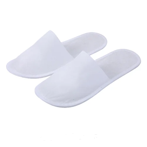 Factory direct sale modern design customized logo luxury white black disposable hotel slippers