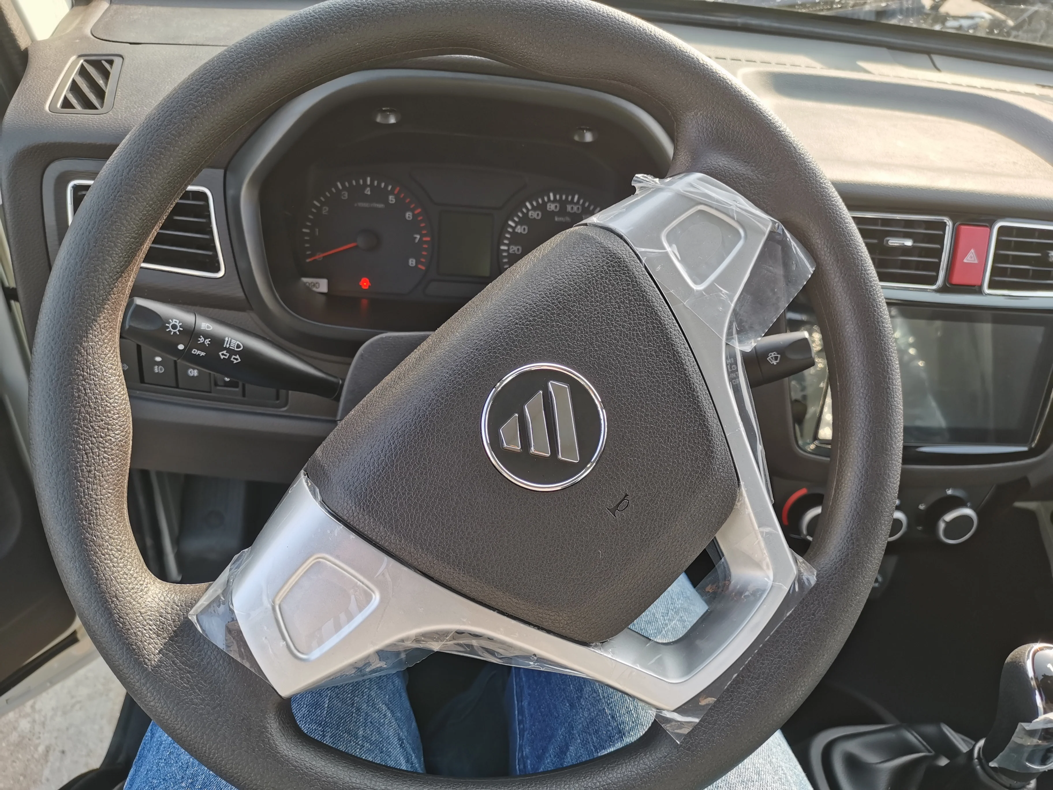 
POPULAR FOTON TM 1.5tons cargo truck with 1500cc gasoline engine and double rear tire 