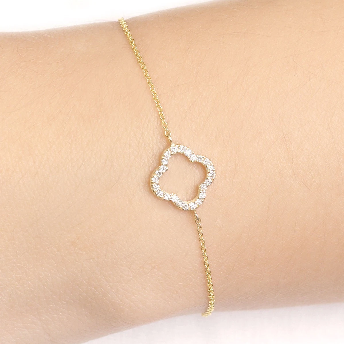 Four Leaf Ladies Good Luck Charm Bracelet Open Diamond Clover Bracelet For Women With Four Leaf Clover