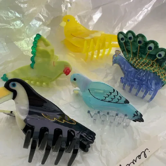 2023 creative design animal parrot shape hair claw clips women wholesale cartoon acetate hair claw animal