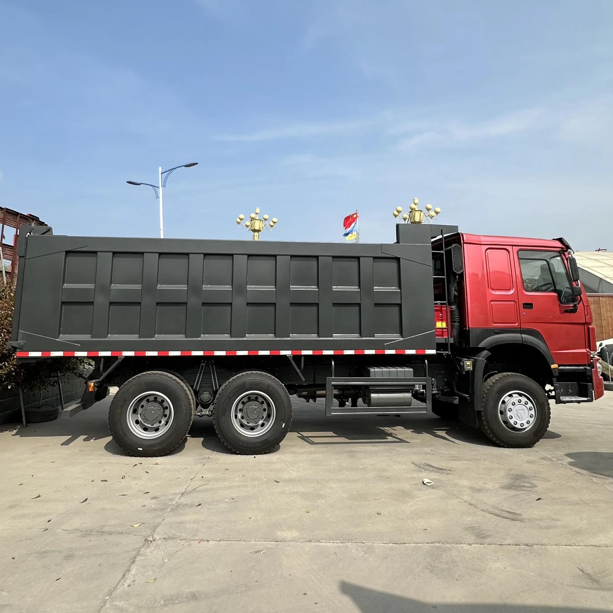 New 6x4 Diesel Tractor Truck with 450HP Left Steering Euro 3 Emission Standard Manual Transmission Weichai Engine
