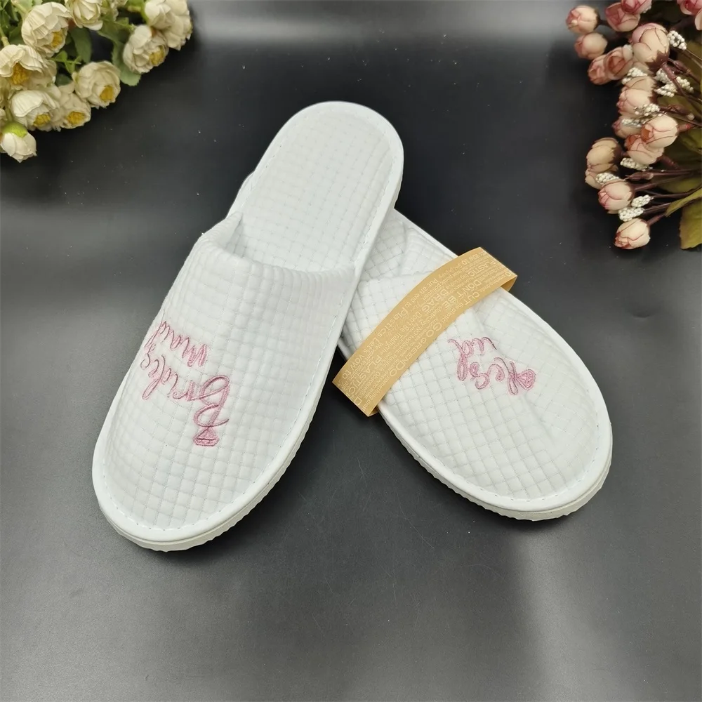 Chinese deluxe  white washable Polar Fleece room closed toe Disposable Slippers embroidered logo with dot cloth sole for hotel