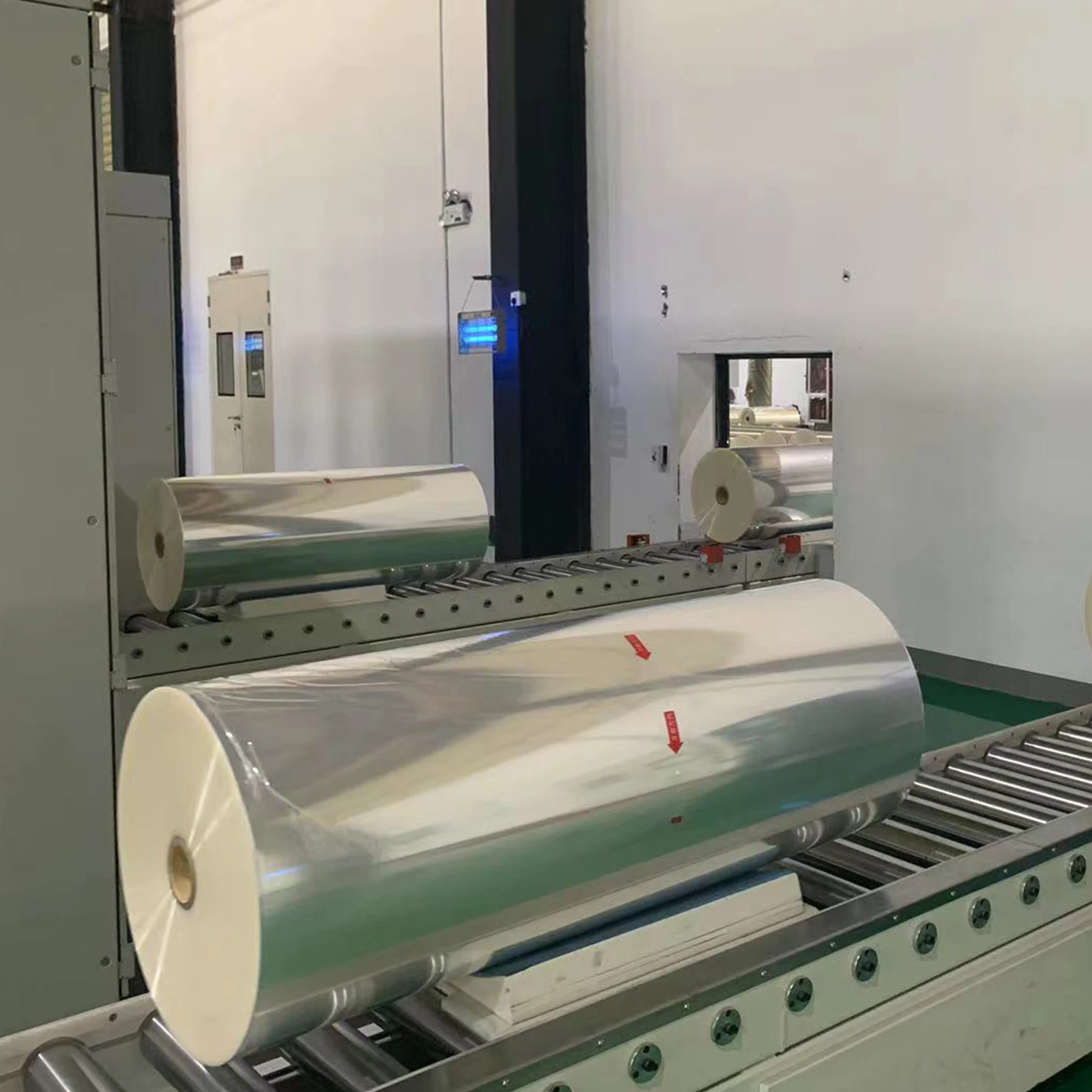 Self Adhesive Matte Glossy 24 micron Bopp Lamination Film Jumbo Roll For Label sticker