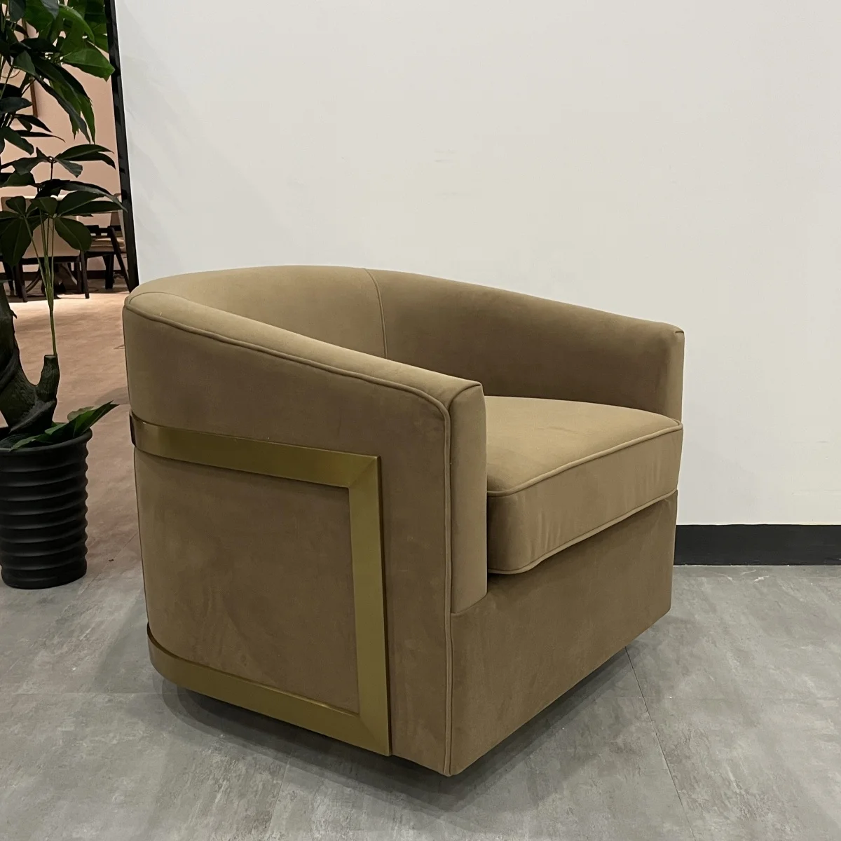 Ferly Hot Sale Reginald Leather Swivel Chair - Oak Base Living Room Furniture Single Seat Sofa Chair