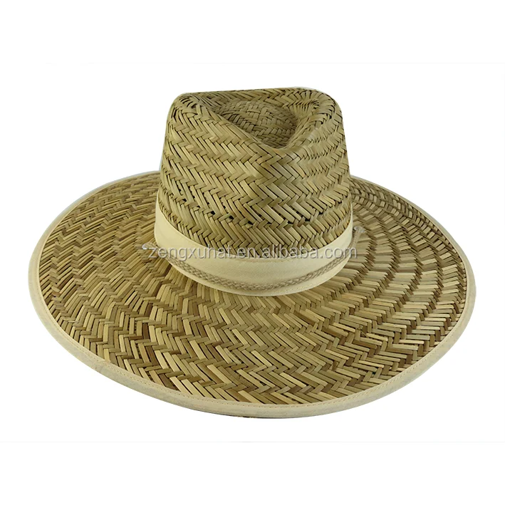 Соломенная шляпа с широкими полями