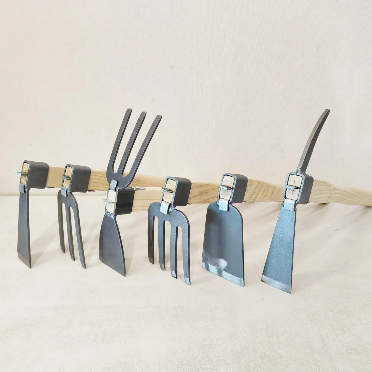 Hand Digger and Hoe Combo Garden Tool Dual Headed Weeding Tool For Gardening Weeding Planting Loosening Soil And Digging